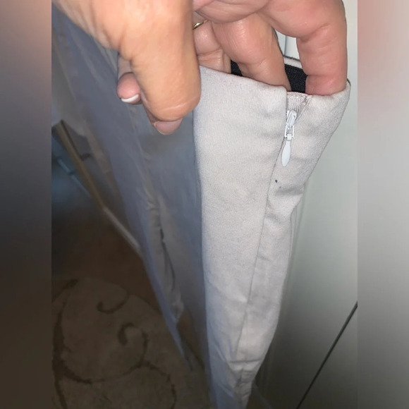 Set H&M ivory films sheer top & Old Navy khaki side zip chinos‎ - Picture 9 of 15